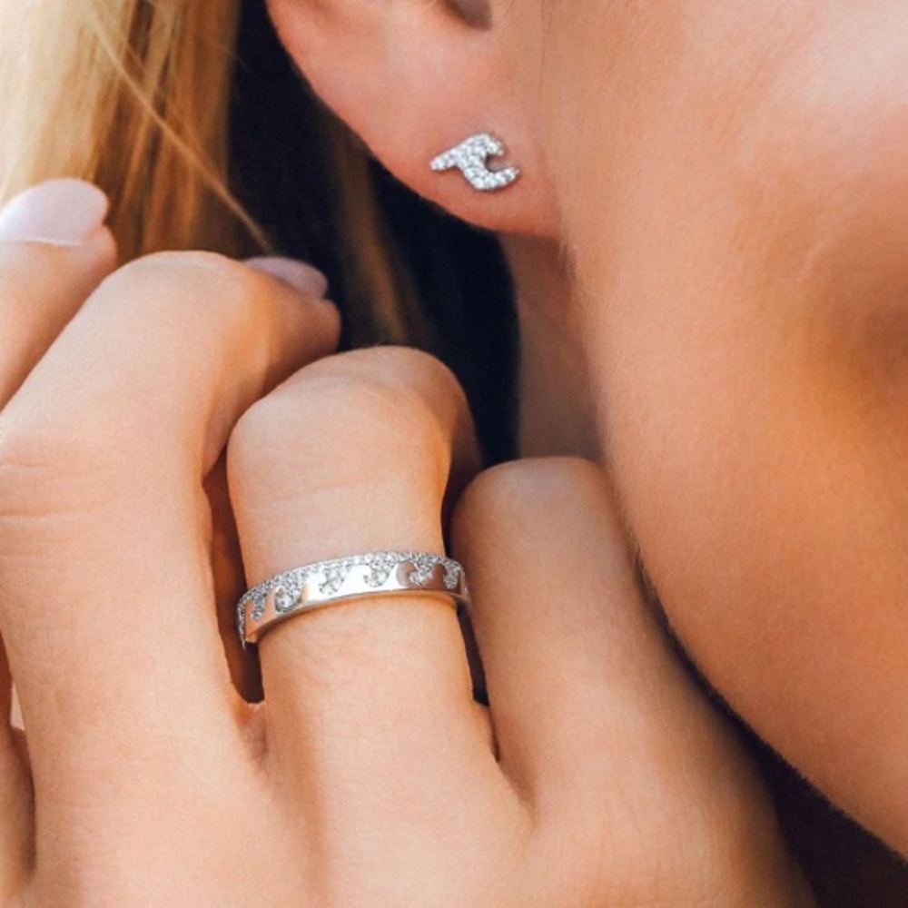 🎩 PuraVida- Crystal Wave Earring and Ring Set